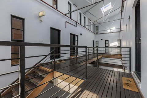 Fabulous Fitzroy Converted Warehouse - ACT Tourism 7