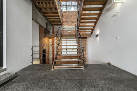 Fabulous Fitzroy Converted Warehouse - ACT Tourism 3