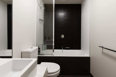 Spacious 2 Bedroom Inner City Townhouse With Private Rooftop - ACT Tourism 5