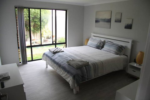 Warnbro Beach Family Accommodation - ACT Tourism 2