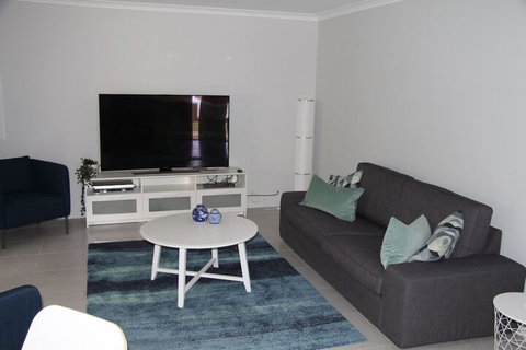 Warnbro Beach Family Accommodation - ACT Tourism 6