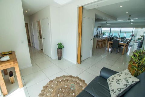 ZEN By THE WATER Darwins Premier Family Retreat - ACT Tourism 4