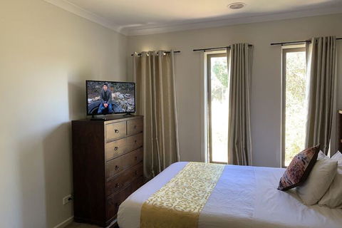 Apple House - ACT Tourism 6