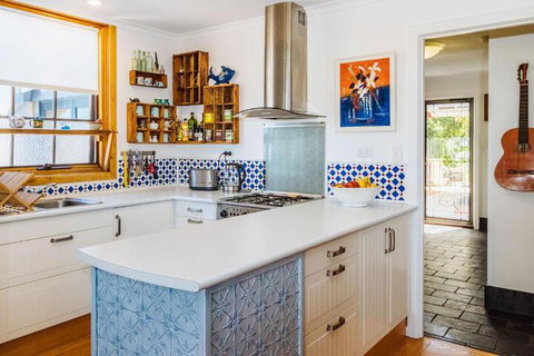 The Blue Beach House - ACT Tourism 6