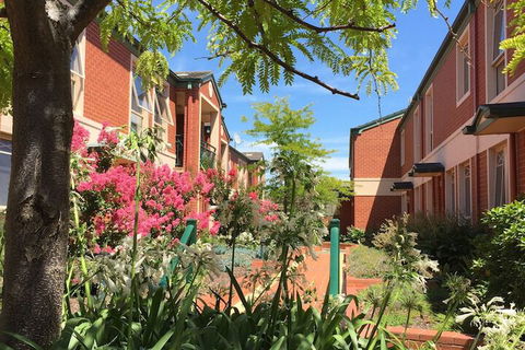 Australian Home Away At Box Hill 2 Bedroom - ACT Tourism 2