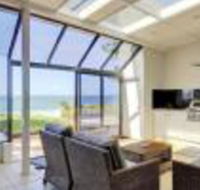 Whispering Sands 10 Sandy Point Road Luxury waterfront home with aircon WIFI  Foxtel - ACT Tourism