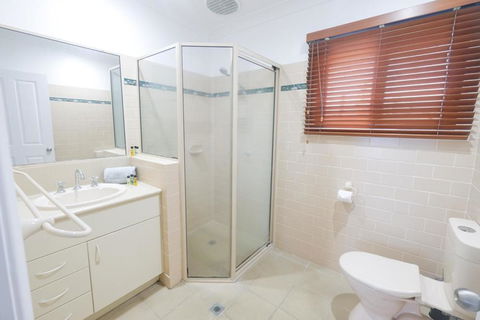 Absolute Airlie Central Airlie Beach - ACT Tourism 3