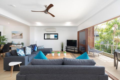 Absolute Airlie Central Airlie Beach - ACT Tourism 1