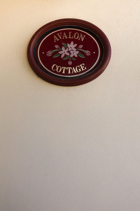 Avalon Cottage - ACT Tourism 4