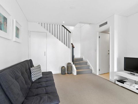 LORNE CHALET APARTMENT 11 Odyssea - ACT Tourism 1