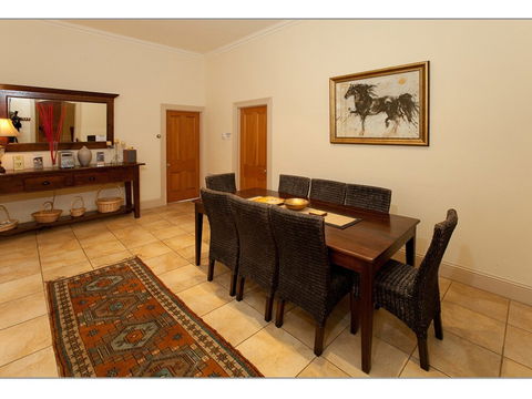 Fairholme Townhouse - ACT Tourism 4
