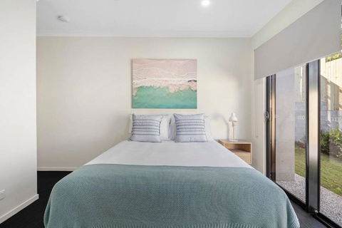 DAYDREAMING Airlie Beach Water Views & Only 200m To Boardwalk. - ACT Tourism 3