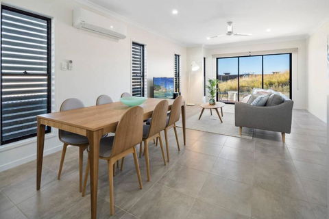 DAYDREAMING Airlie Beach Water Views & Only 200m To Boardwalk. - ACT Tourism 5