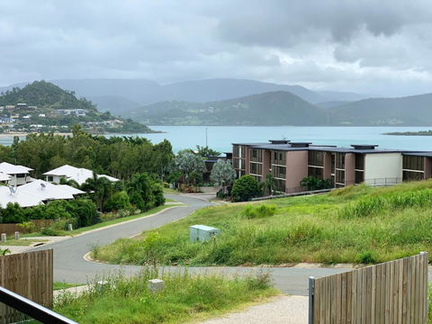 DAYDREAMING Airlie Beach Water Views & Only 200m To Boardwalk. - ACT Tourism 2