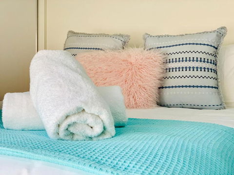 DAYDREAMING Airlie Beach Water Views & Only 200m To Boardwalk. - ACT Tourism 6