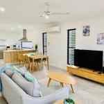 DAYDREAMING Airlie Beach Water Views & Only 200m To Boardwalk. - ACT Tourism 0