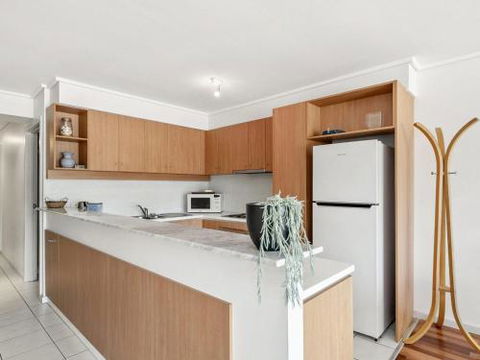 APARTMENT 23 PACIFIC APARTMENTS Sit On The Deck & Soak In The View - ACT Tourism 3