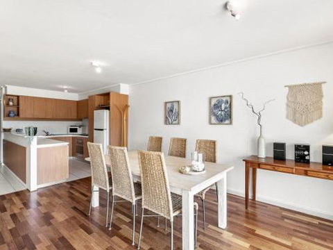 APARTMENT 23 PACIFIC APARTMENTS Sit On The Deck & Soak In The View - ACT Tourism 6