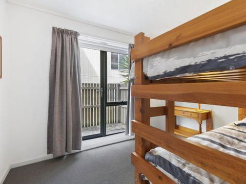 APARTMENT 23 PACIFIC APARTMENTS Sit On The Deck & Soak In The View - ACT Tourism 1