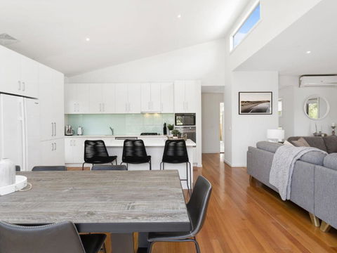 YOU ME & THE SEA BLAIRGOWRIE - ACT Tourism 4