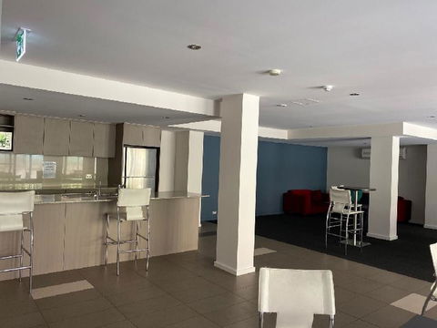 ARENA RESORT STYLE EXEC FREE NETFLIX WIFI WINE - ACT Tourism 3