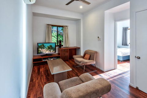 Uisce Luxury Holiday House With Jacuzzi Pool Table Cinema Premium Foxtel & Two Buggies - ACT Tourism 4