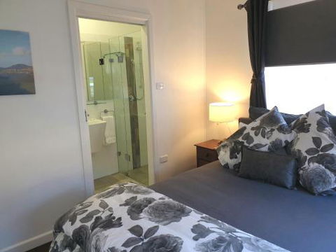 NEW Winston Cottage Leura Views & Location - ACT Tourism 4