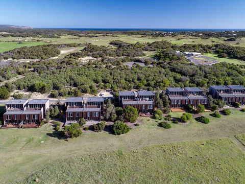 DREW Stay On St. Andrews Top Rated Golf Course - ACT Tourism 3