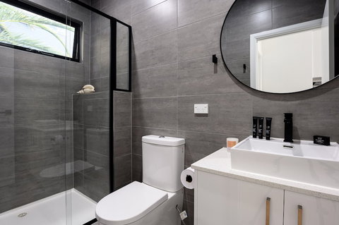 CARLISLE Bright Townhouse In Great Location - ACT Tourism 1