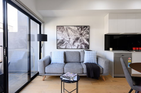 CARLISLE Bright Townhouse In Great Location - ACT Tourism 4