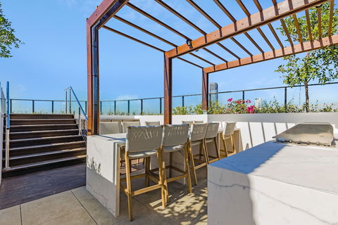 FV Dream 2 BED Apt+ Pool+ Free Parking Qfv211-16 - ACT Tourism 0