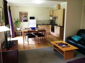 Acacia House Retreat Daylesford - ACT Tourism 3