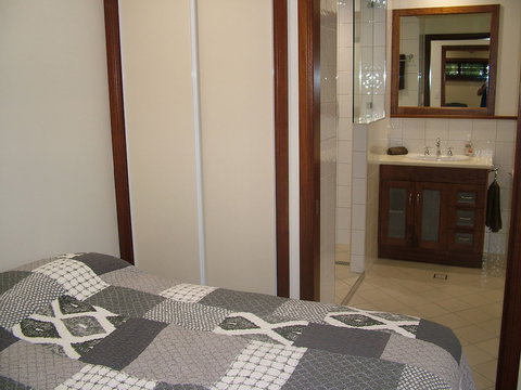 The Summit B&B - ACT Tourism 5