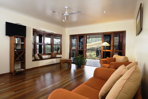 The Summit B&B - ACT Tourism 4