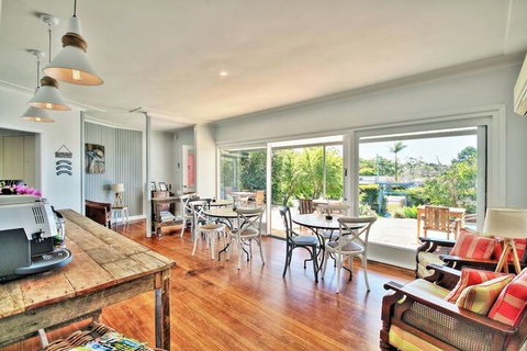 Dolphin Sands - ACT Tourism 1