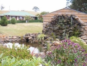 Kentish Hills Retreat - ACT Tourism 0