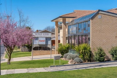 West End Motor Lodge - ACT Tourism 0