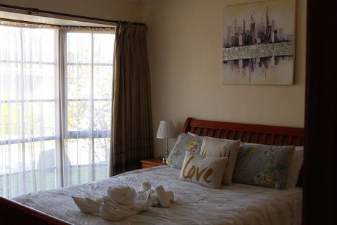 Australian Home Away At Doncaster Elgar - ACT Tourism 7