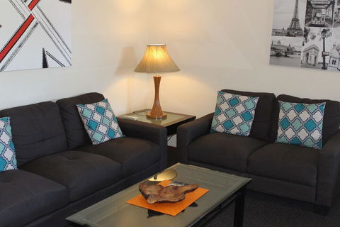 Australian Home Away At Doncaster Elgar - ACT Tourism 5