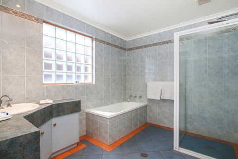 Thunderbird Motel - ACT Tourism 6