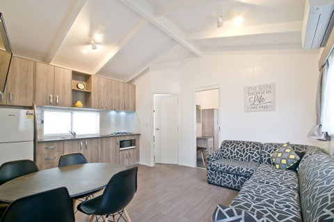 Warragul Gardens Holiday Park - ACT Tourism 3