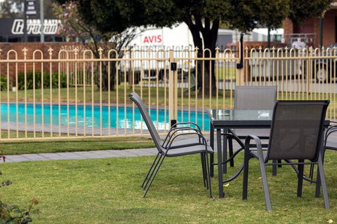 Advance Motel - ACT Tourism 3