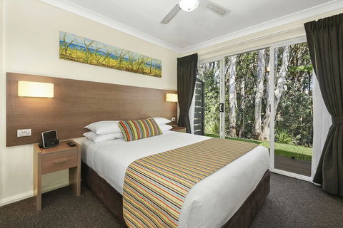 Flynns On Surf Beach Villas - ACT Tourism 7