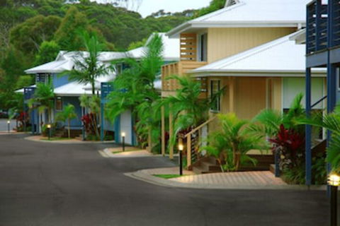Flynns On Surf Beach Villas - ACT Tourism 0