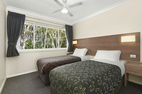 Flynns On Surf Beach Villas - ACT Tourism 5