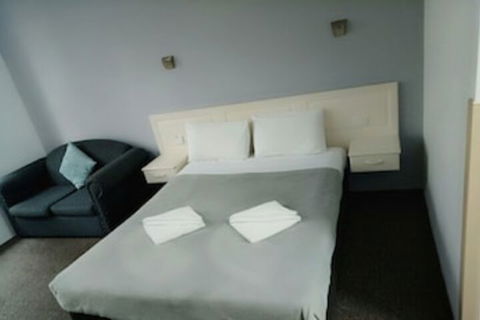 Excelsior Motor Inn - ACT Tourism 0