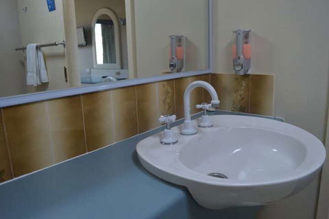 Excelsior Motor Inn - ACT Tourism 7