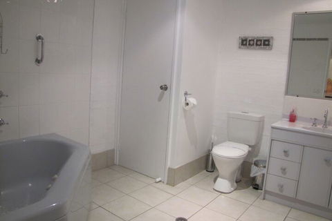 Apollo Apartments - ACT Tourism 5