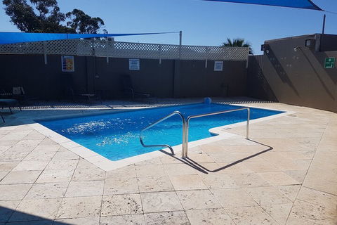 Foreshore Motel - ACT Tourism 1