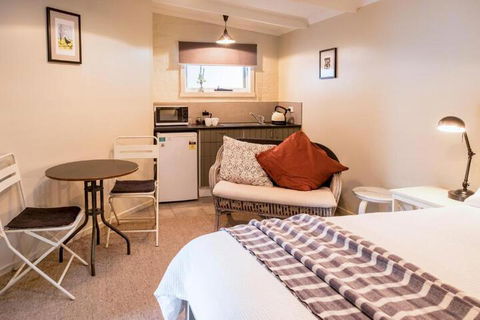 Aggies Bed & Breakfast - ACT Tourism 6